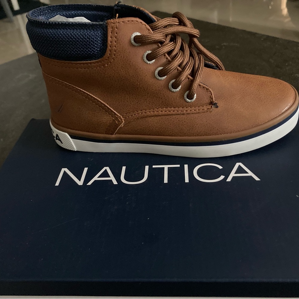 NWB Nautica kids shoes brown size 13